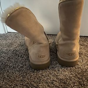 Ugg boots size 7 limited edition. Used like new